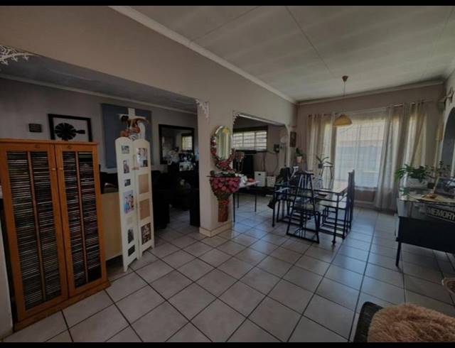 4 BEDROOM HOUSE FOR SALE IN BOOYSENS